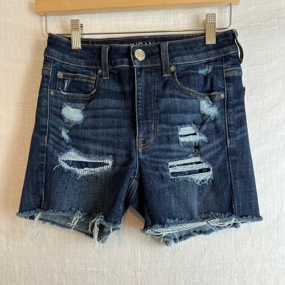 AMERICAN EAGLE 🦅 Hi Rise Shortie****SIZE 2 10” rise 4” inseam *****DISTR… - Picture 1 of 5